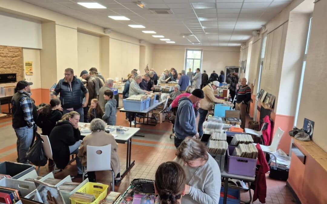 VÉRITABLE SUCCÈS DE LA BOURSE AUX VINYLES