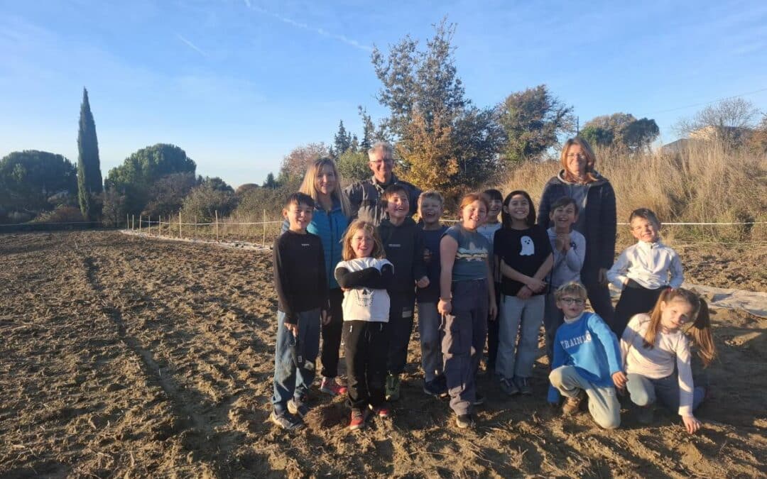 PLANTATION D&rsquo;UNE HAIE PAR LES ÉCOLIERS