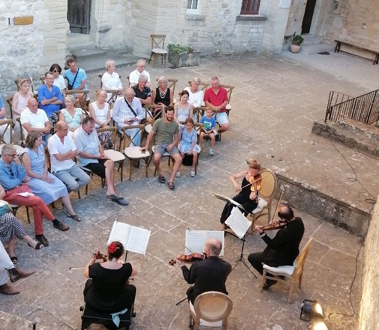 SOIRÉE ROMANTIQUE AU CHÂTEAU DU BARROUX