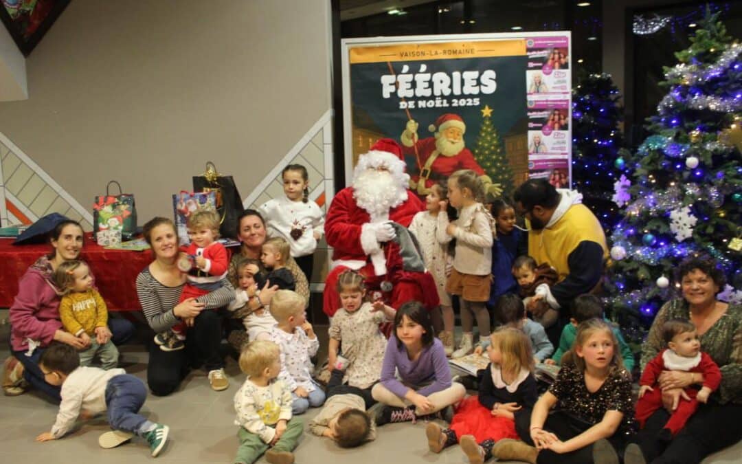 LES « BOUTS D&rsquo;CHOUX  » ET LEURS « NOUNOUS » ONT ACCUEILLI LE PÈRE NOËL