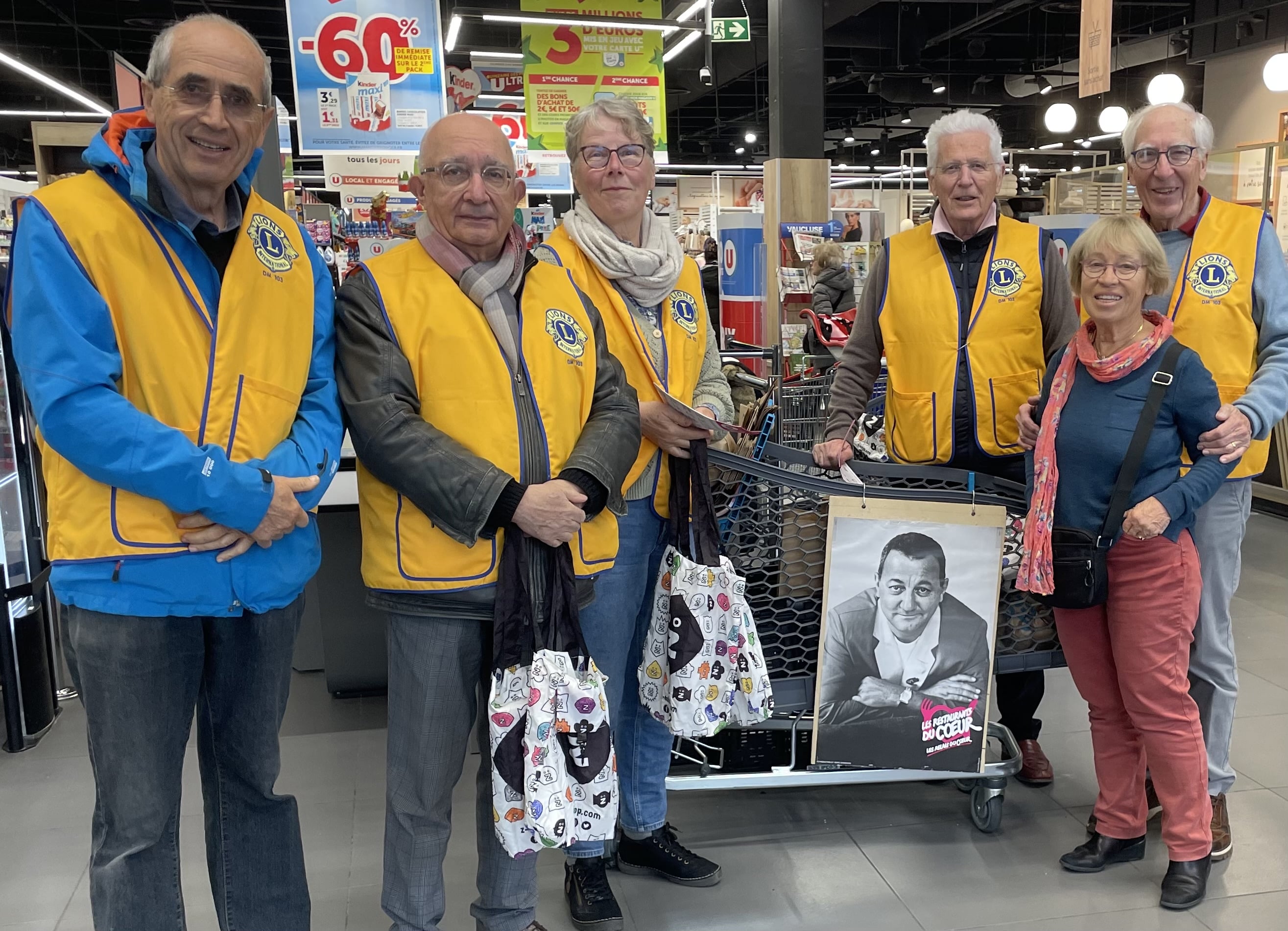 Les membres du Lions Vaison Ventoux en renfort pour la collecte
