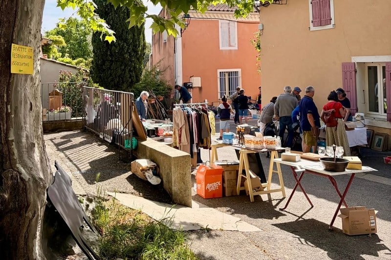 Vide-greniers Buisson 04-2026