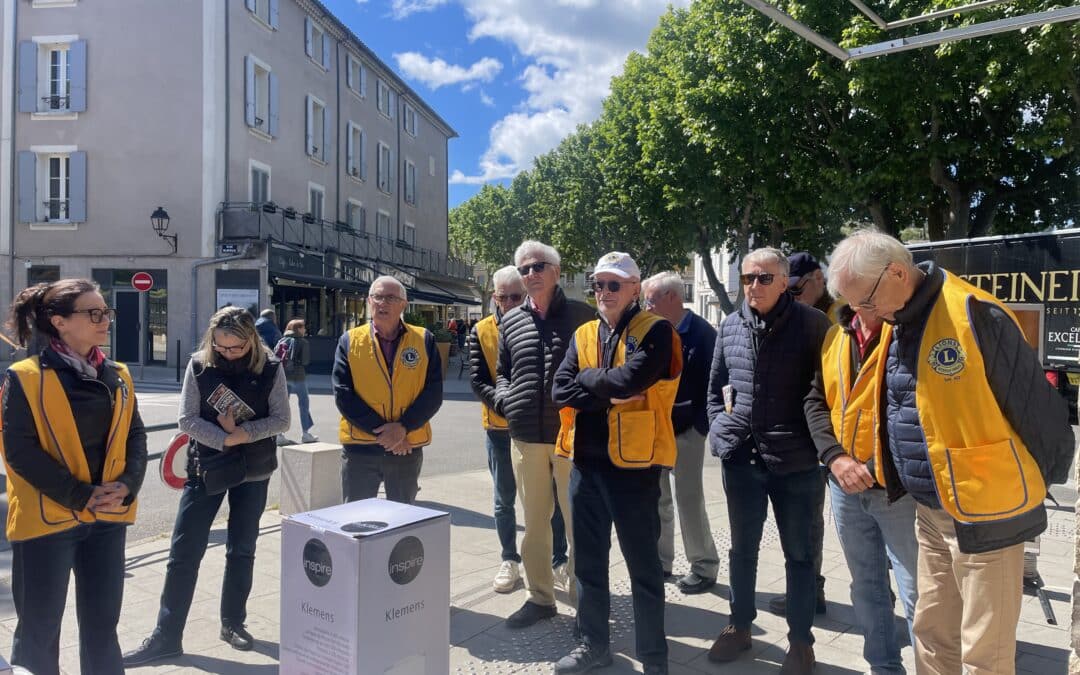 Neufs heureux gagnants au tirage de la tombola du journal du Lions