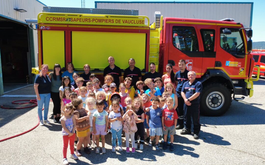 Les écoliers chez les pompiers