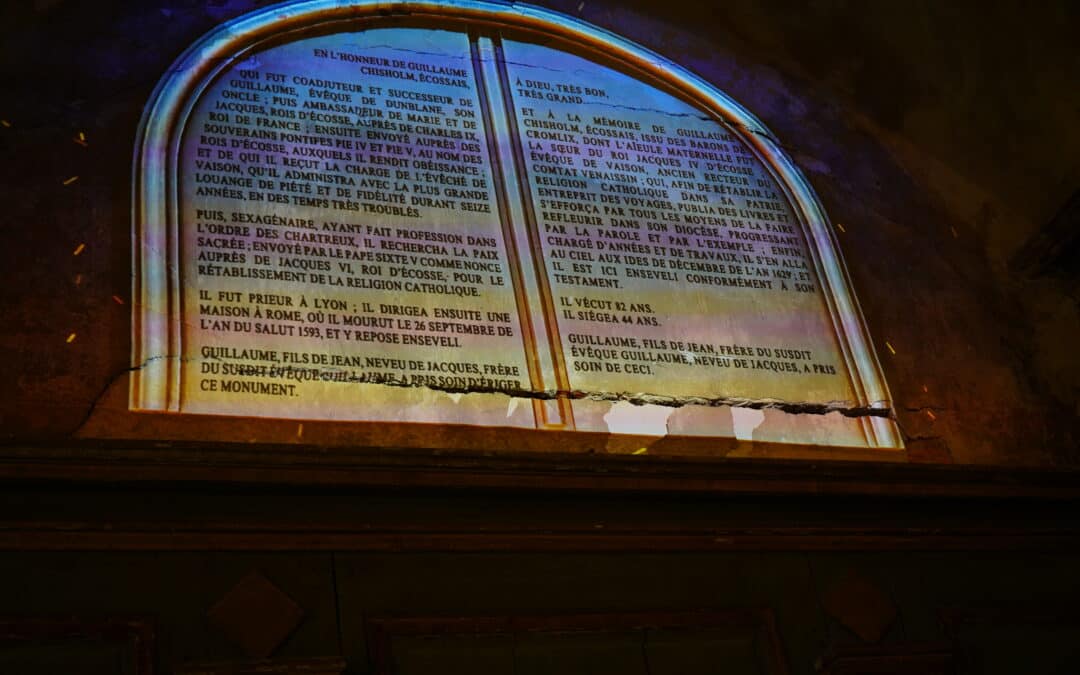 Le vidéo-mapping entre à l’église de la cité médiévale