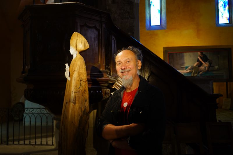 Davide Galbiati peuple la cathédrale de ses figures silencieuses